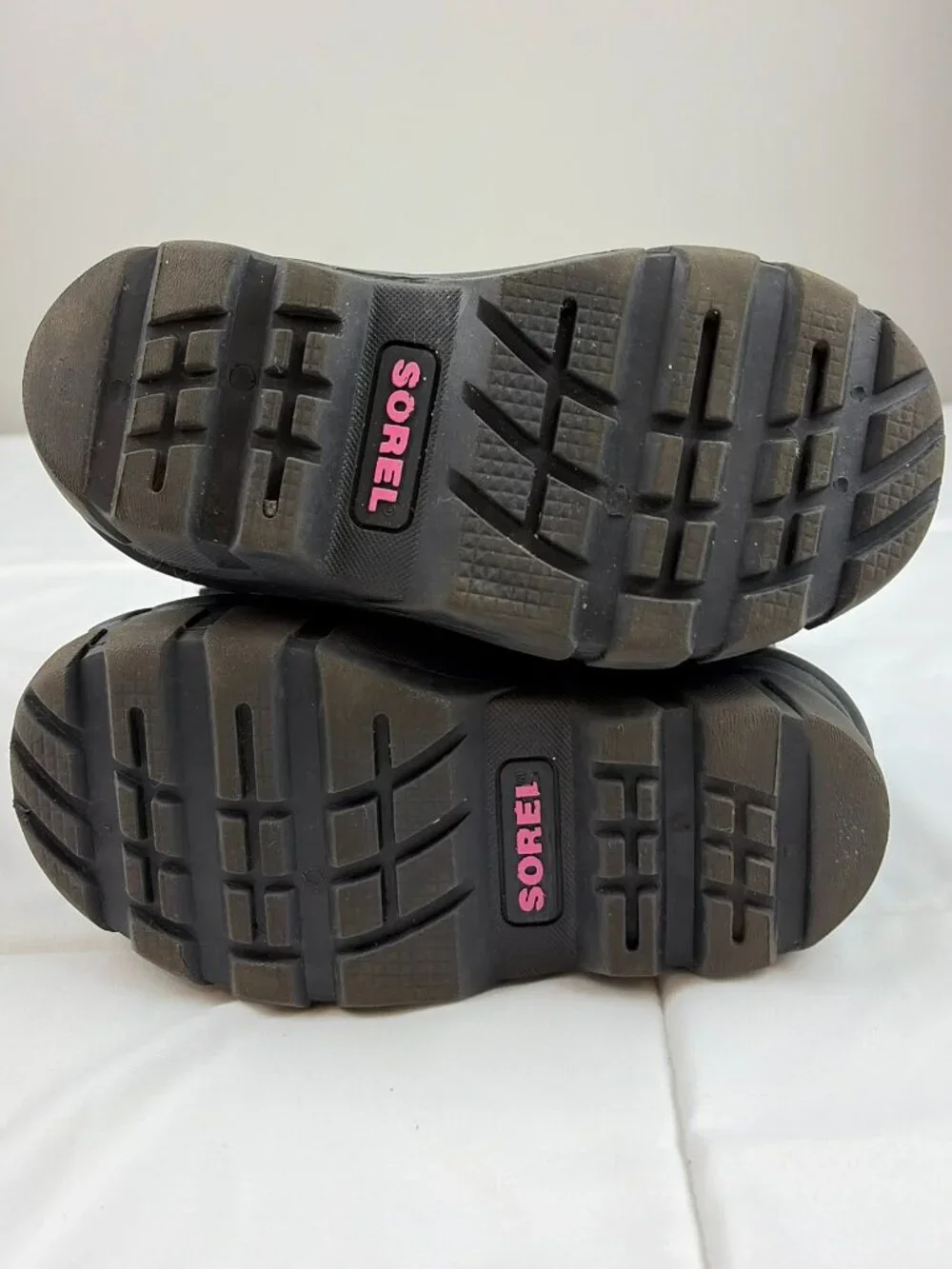 Sorel Little Girls Snow Boots in Black With a Purple & Pink Triangles Size 10
